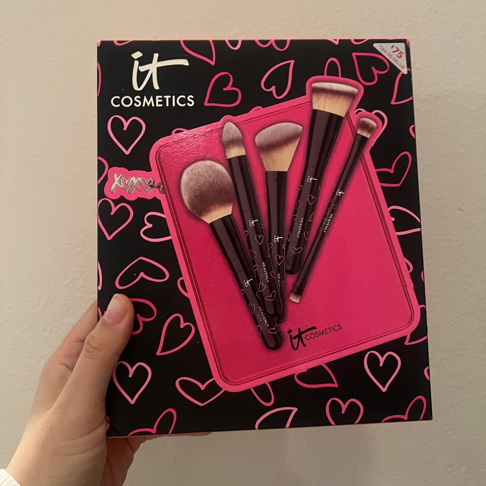 IT Cosmetics Heavenly Luxe skin loving brush‎ set New in Box